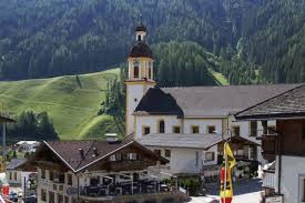 Hotel Hoferwirt Neustift im Stubaital Exterior photo