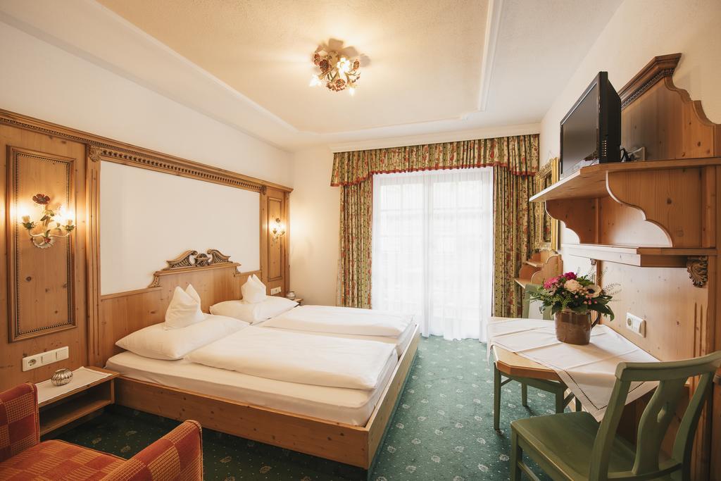 Hotel Hoferwirt Neustift im Stubaital Exterior photo